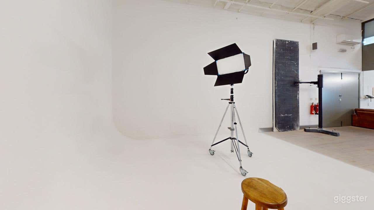 STUDIO 1 - White Cove Fashion Photo 3