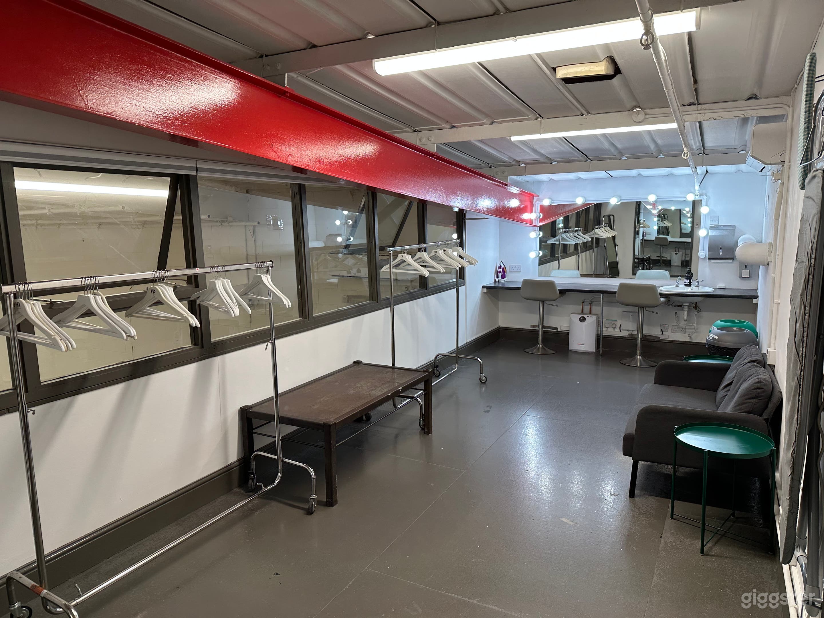 STUDIO 1 - White Cove Fashion Photo 4