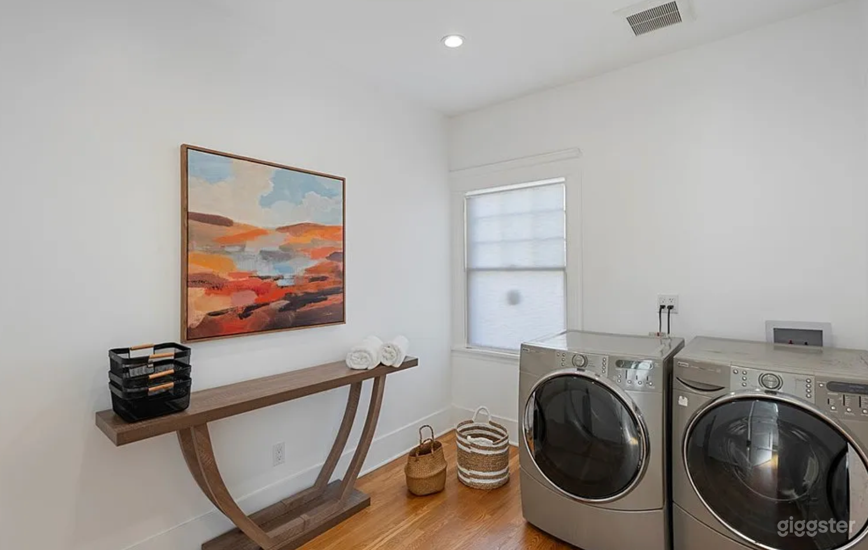 Dream White House for filming Photo 4