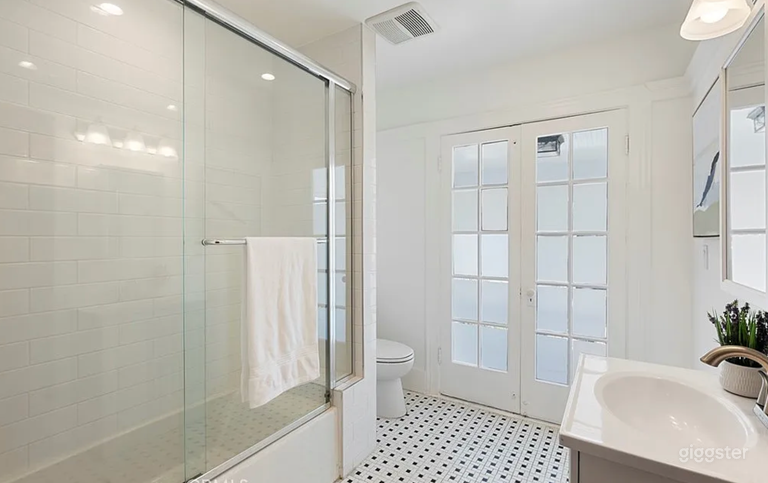  Dream White House for filming 