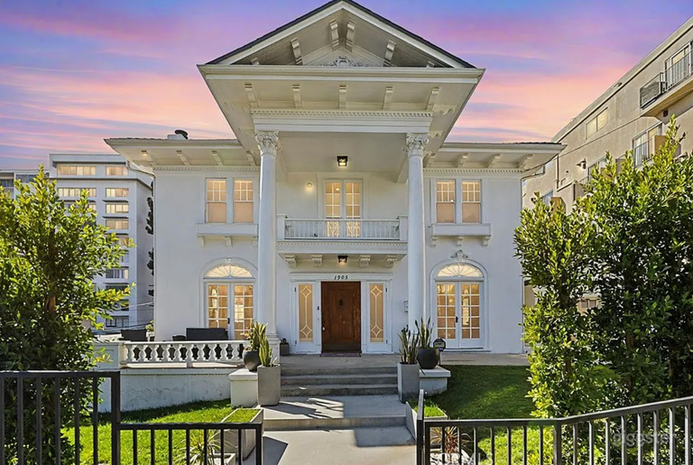  Dream White House for filming 