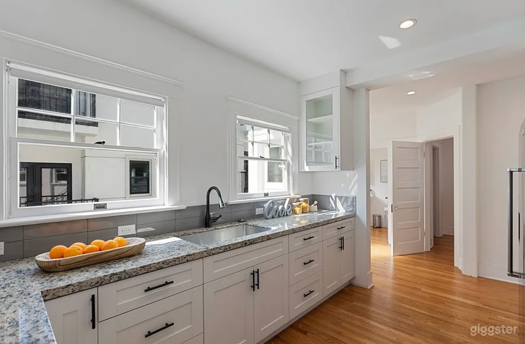 Dream White House for filming Photo 3