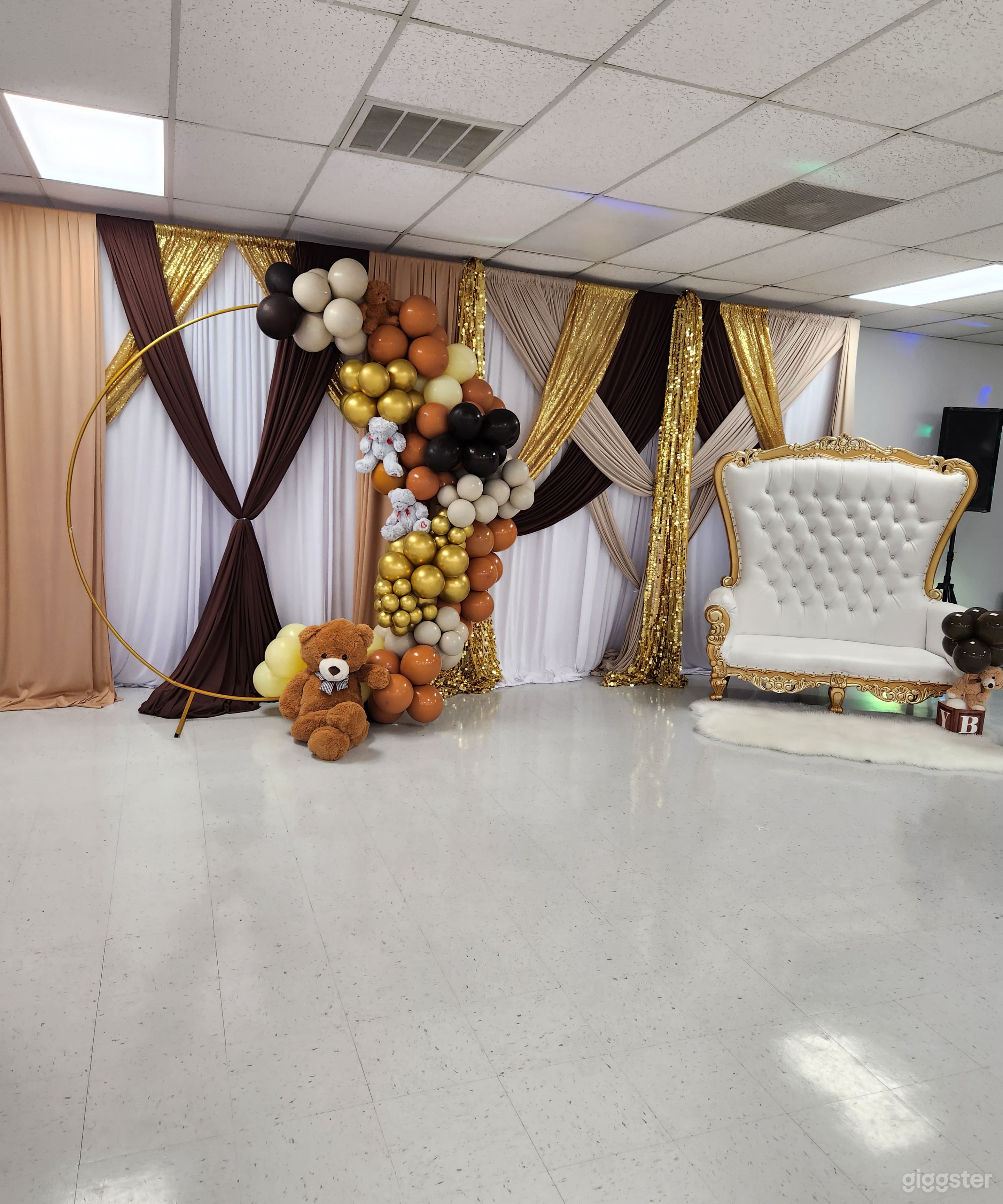 Elegant Event Space with Versatile Open Floor Plan Photo 4