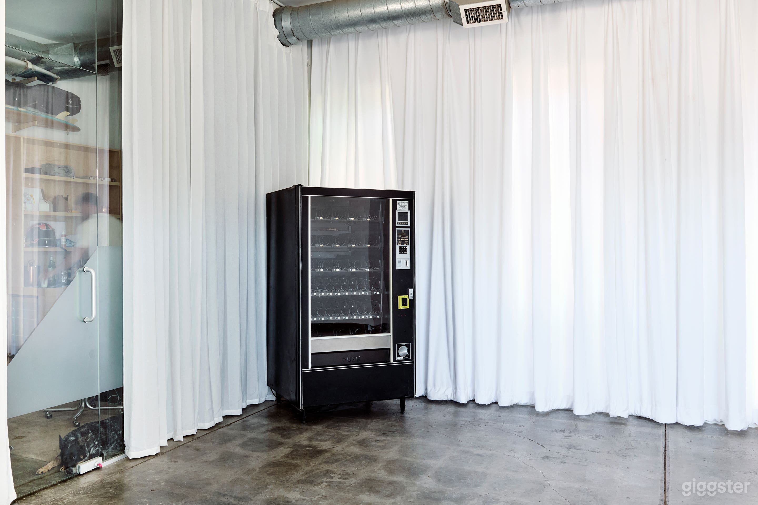 Open Floor Plan Gallery Space in Chinatown, LA Photo 2