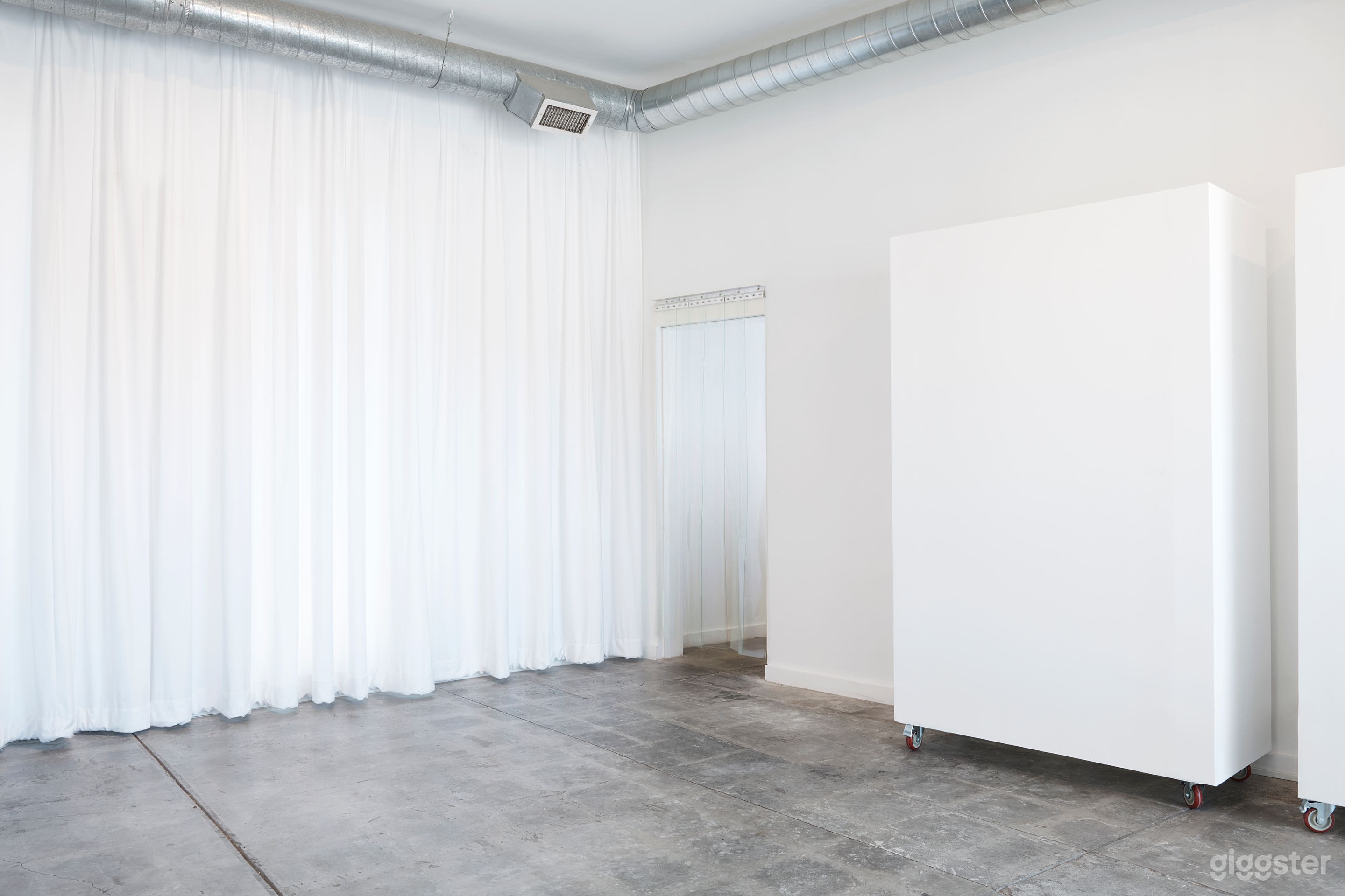 Open Floor Plan Gallery Space in Chinatown, LA Photo 1