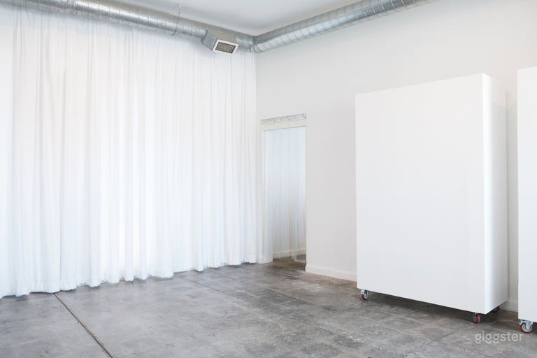  Open Floor Plan Gallery Space in Chinatown, LA 