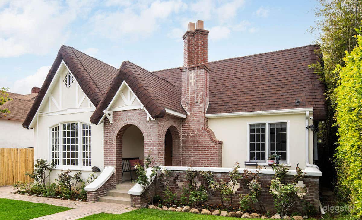 Charming 1920s Fairytale Tudor Cottage Photo 1