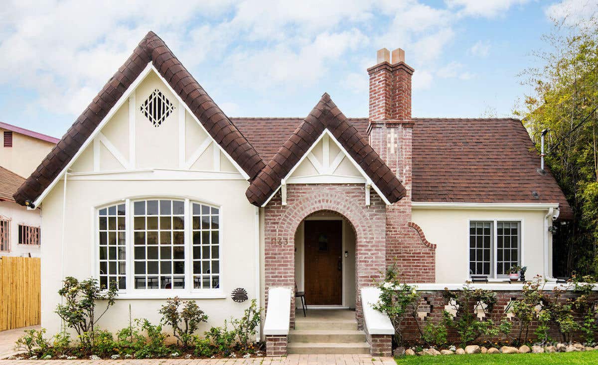 Charming 1920s Fairytale Tudor Cottage Photo 2