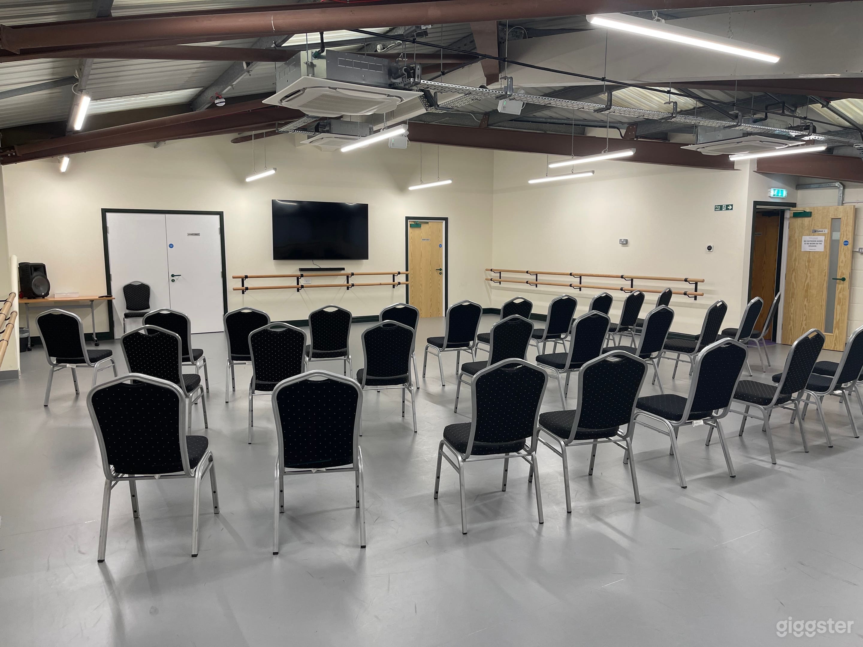 Studio 1 (1120 sq. ft.) Photo 4