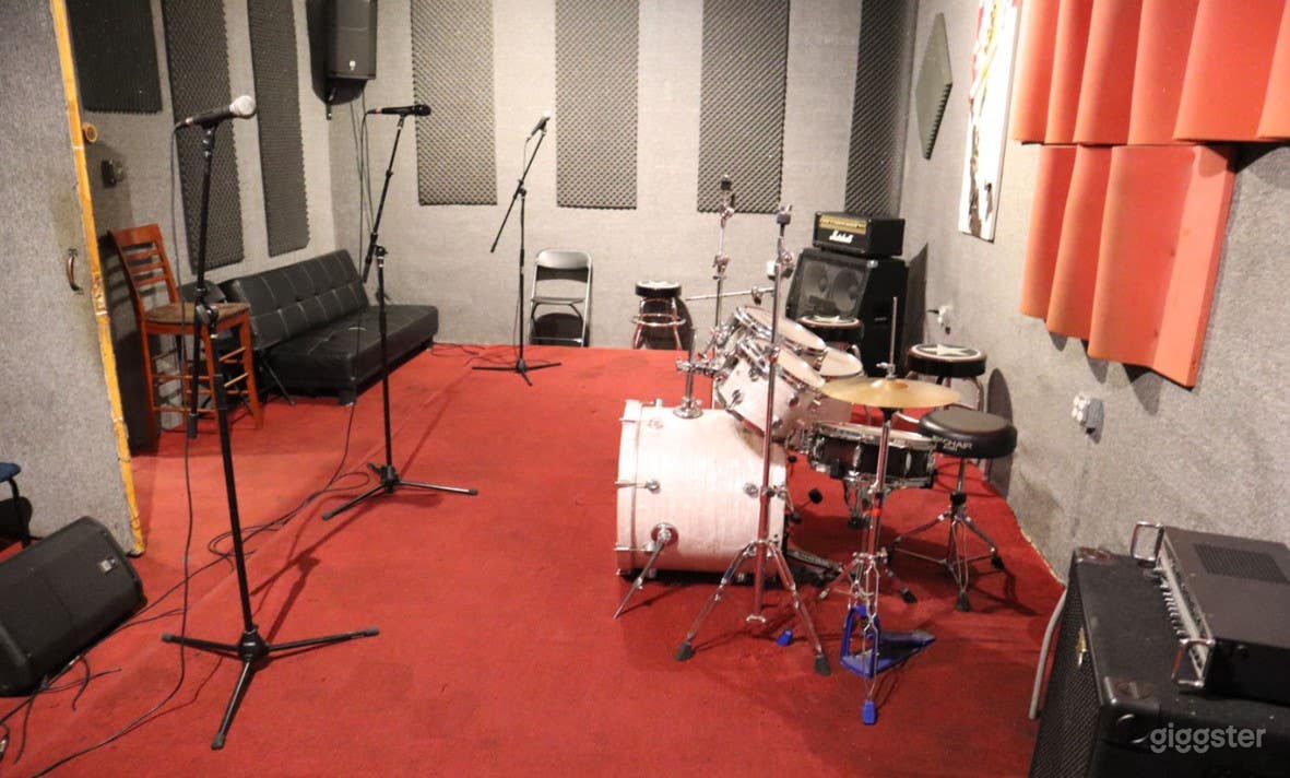 Studio with Amps and Mixers in LA Photo 4