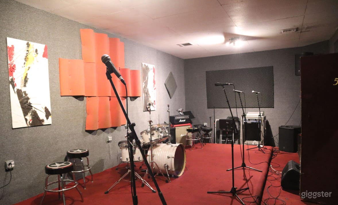 Studio with Amps and Mixers in LA Photo 1