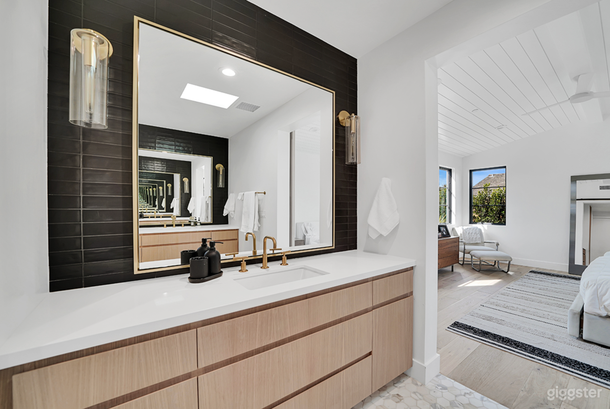 Modern Farmhouse Meets Coastal Contemporary Newport Beach Photo 2