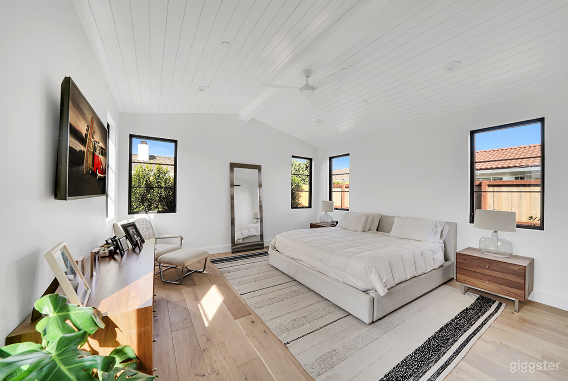 Modern Farmhouse Meets Coastal Contemporary Newport Beach Photo 4