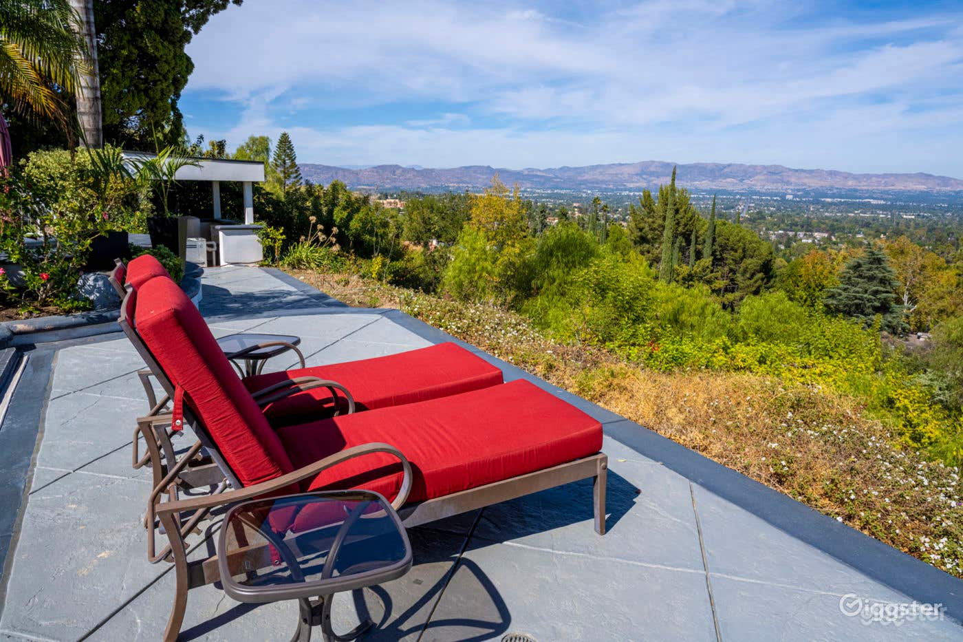 VINTAGE SUBURBAN GEM: IDEAL FOR FILM &amp; PHOTO/POOL Photo 2