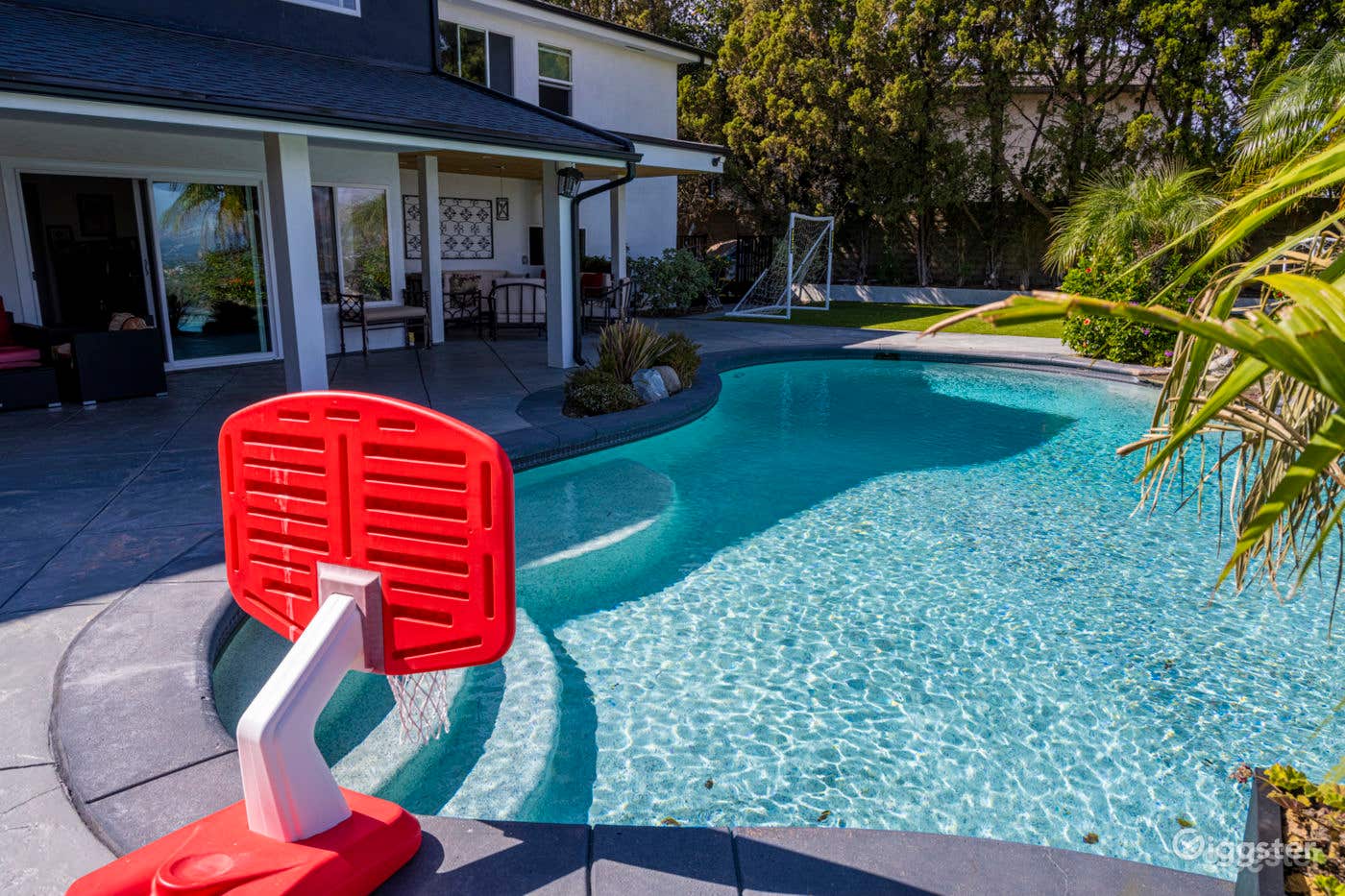 VINTAGE SUBURBAN GEM: IDEAL FOR FILM &amp; PHOTO/POOL Photo 1