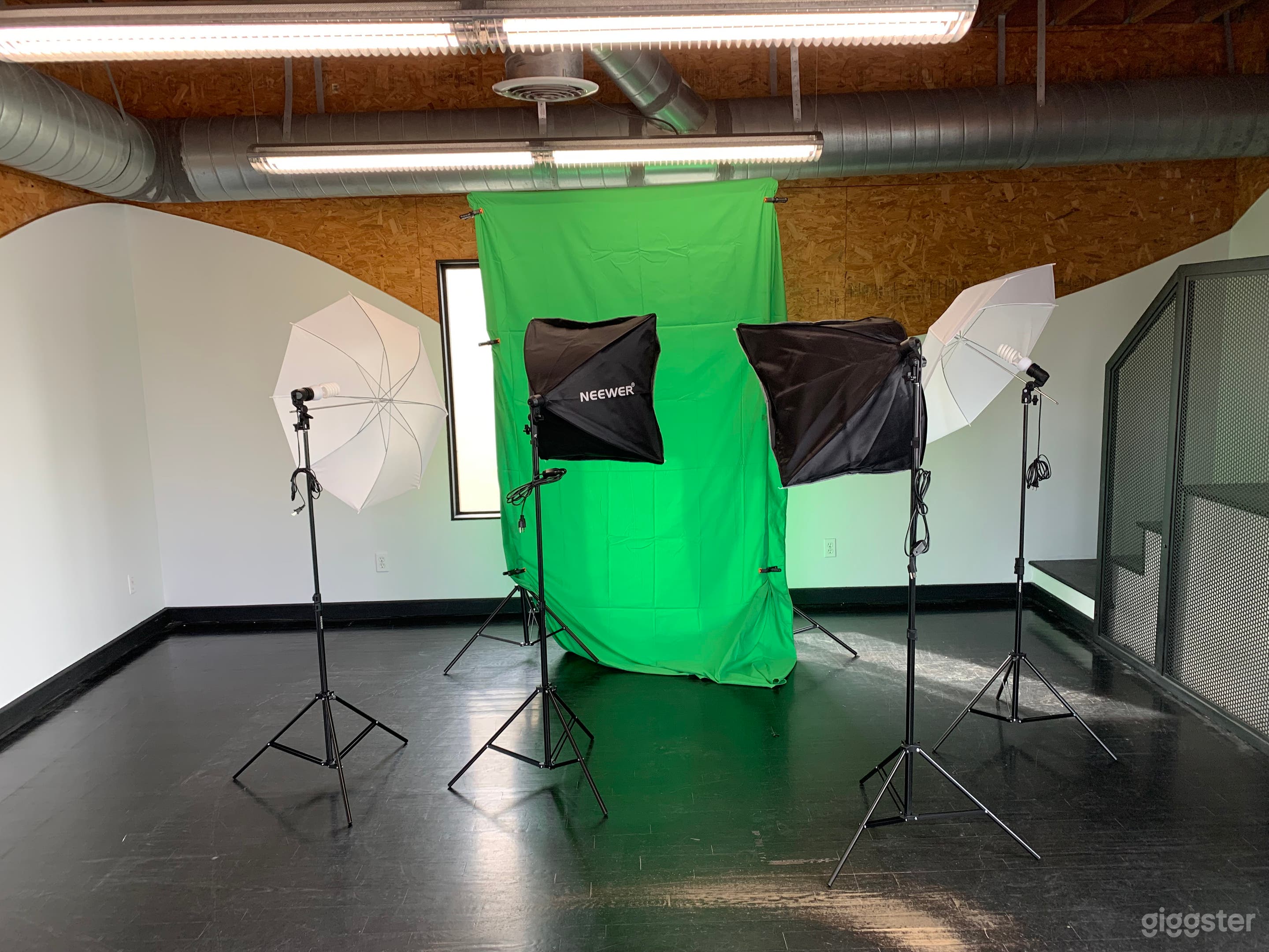 Small Photo Studio in Mid-city  Photo 3