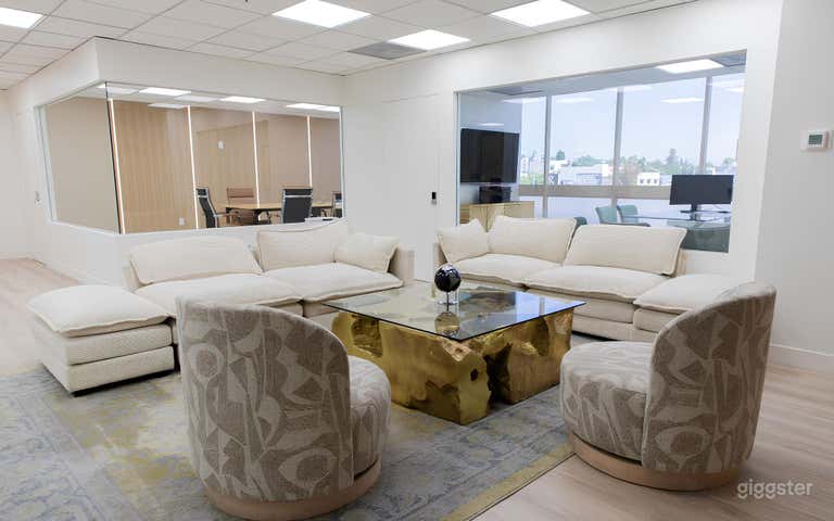  Cozy Office Lobby/Waiting Area 