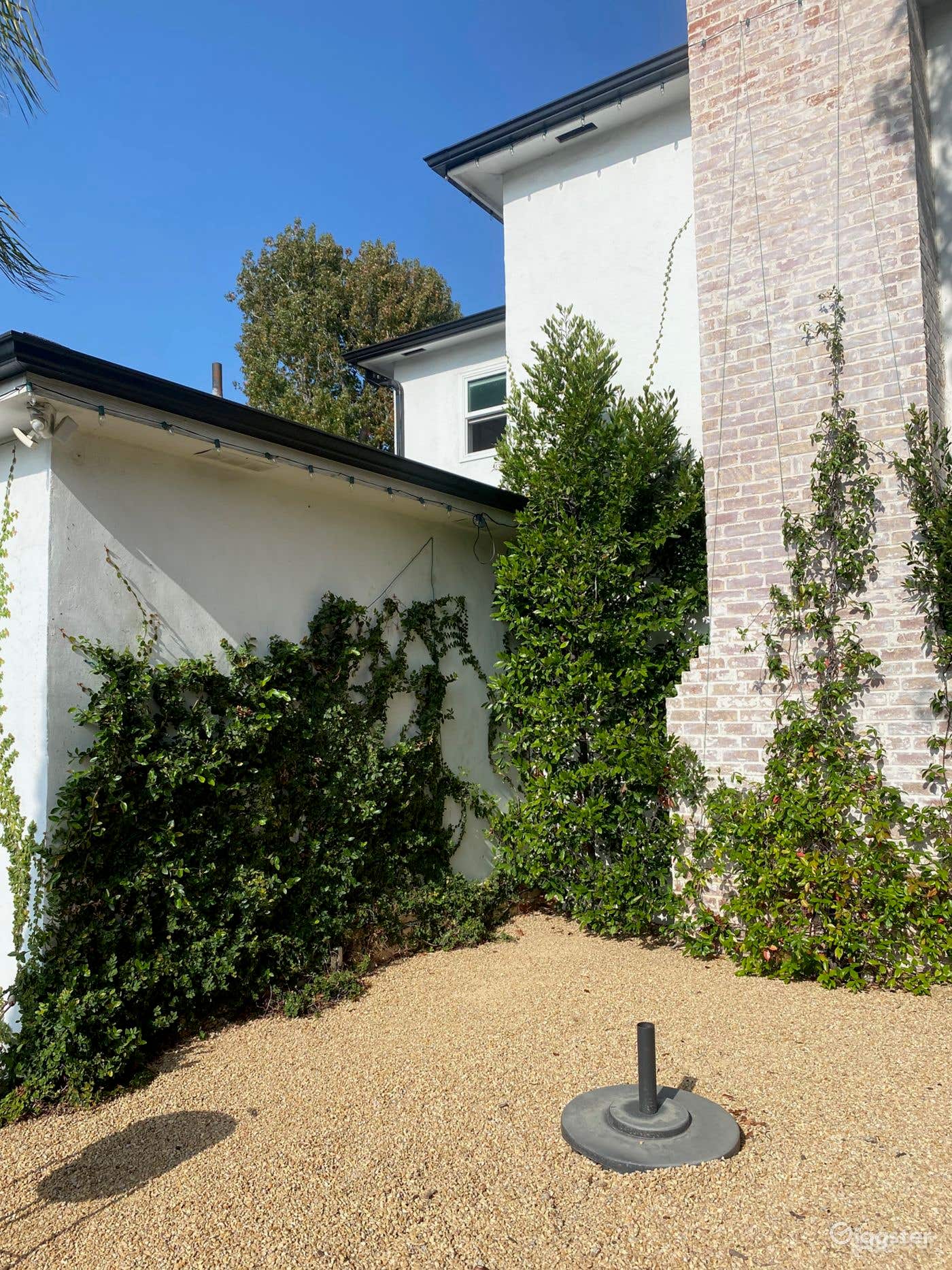 Contemporary Pool for Filming / Photoshoots Photo 4