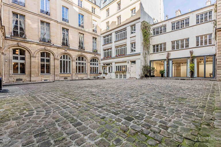 Historic Courtyard Showroom and Exhibition Space 
