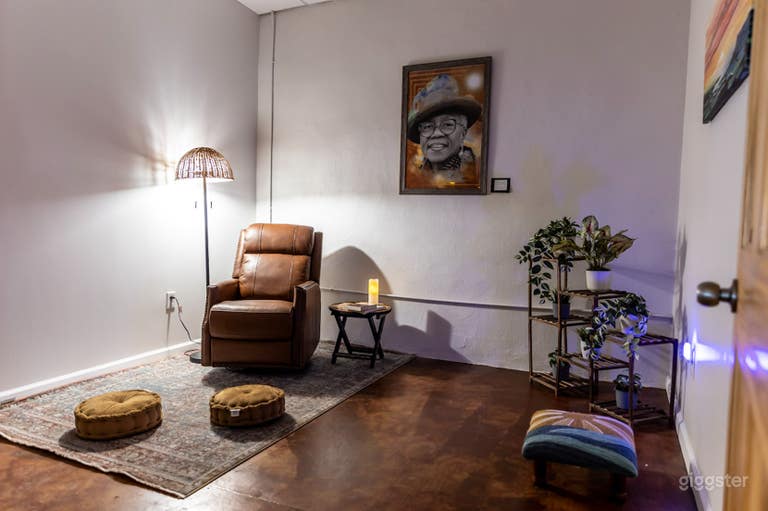  Intimate, Stylish Studio and Meeting Space 