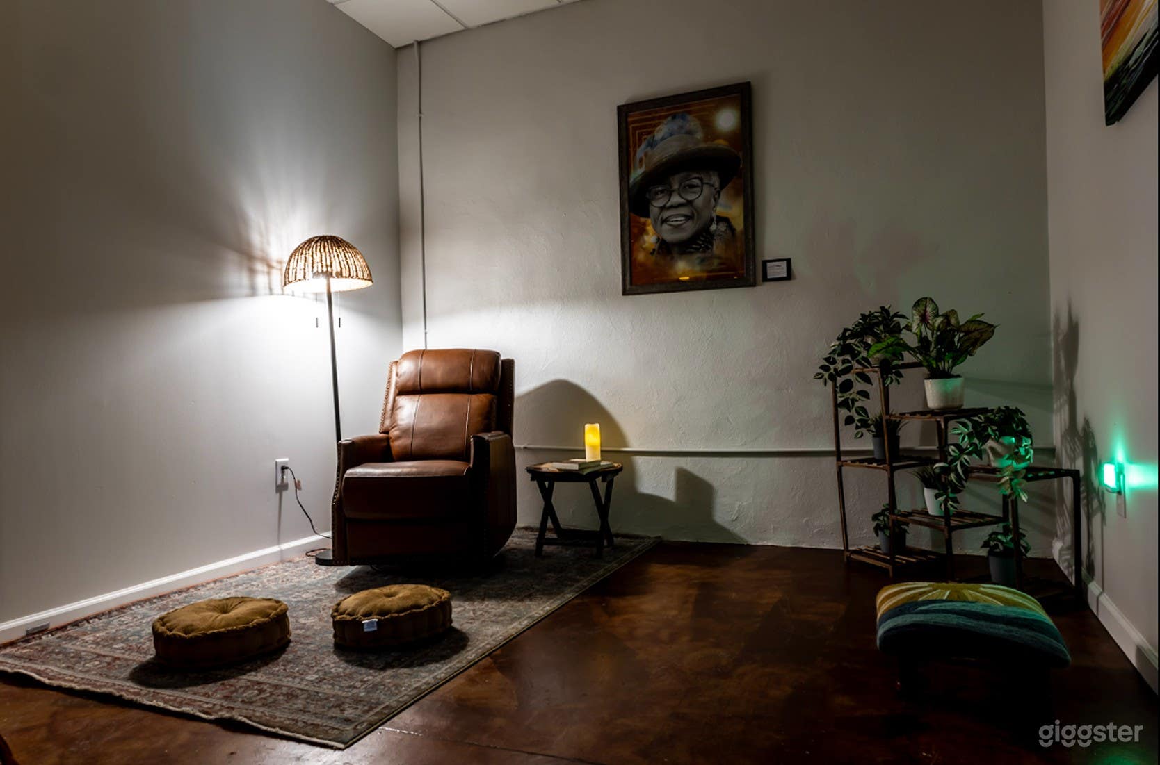 Intimate, Stylish Studio and Meeting Space Photo 1