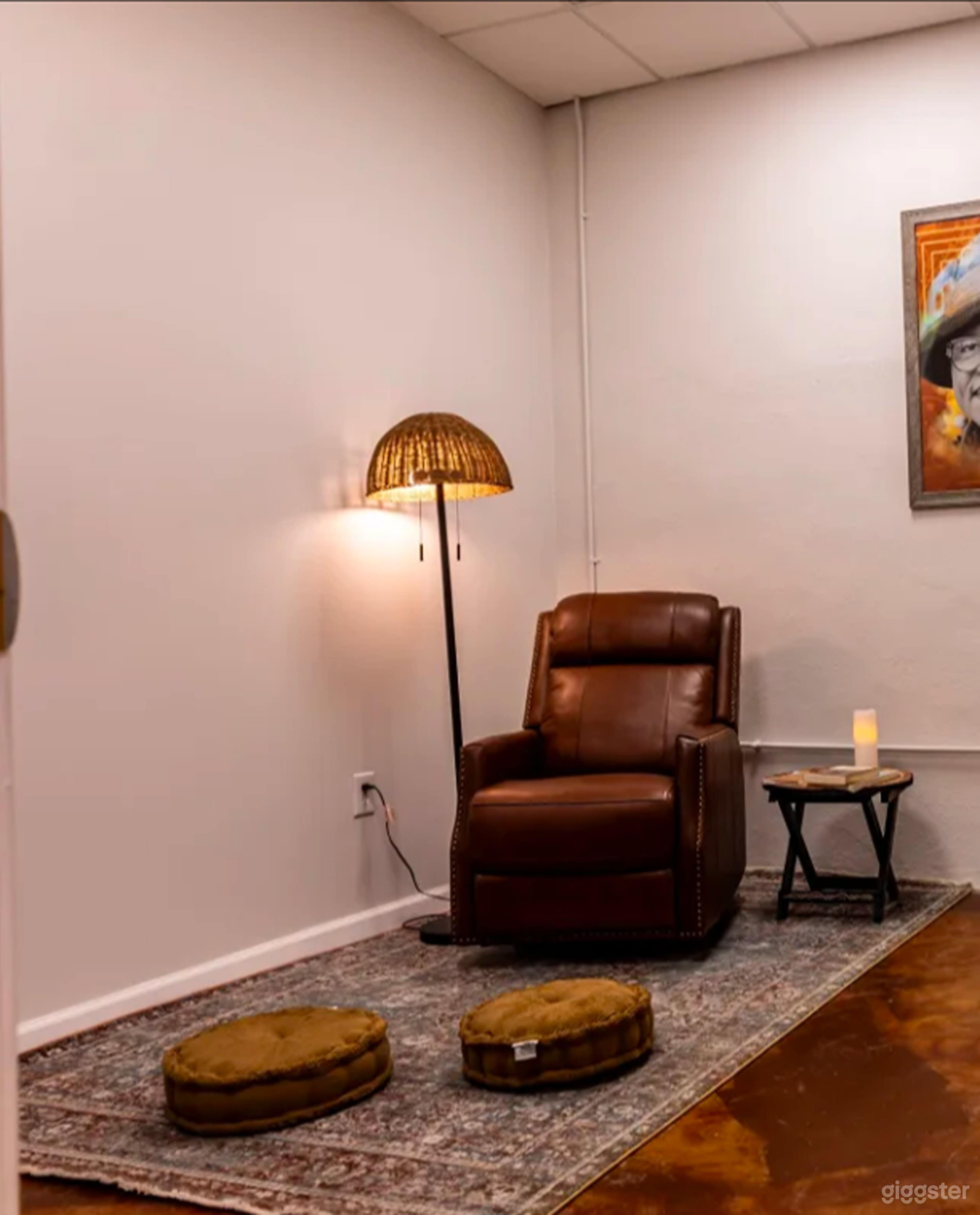 Intimate, Stylish Studio and Meeting Space Photo 2