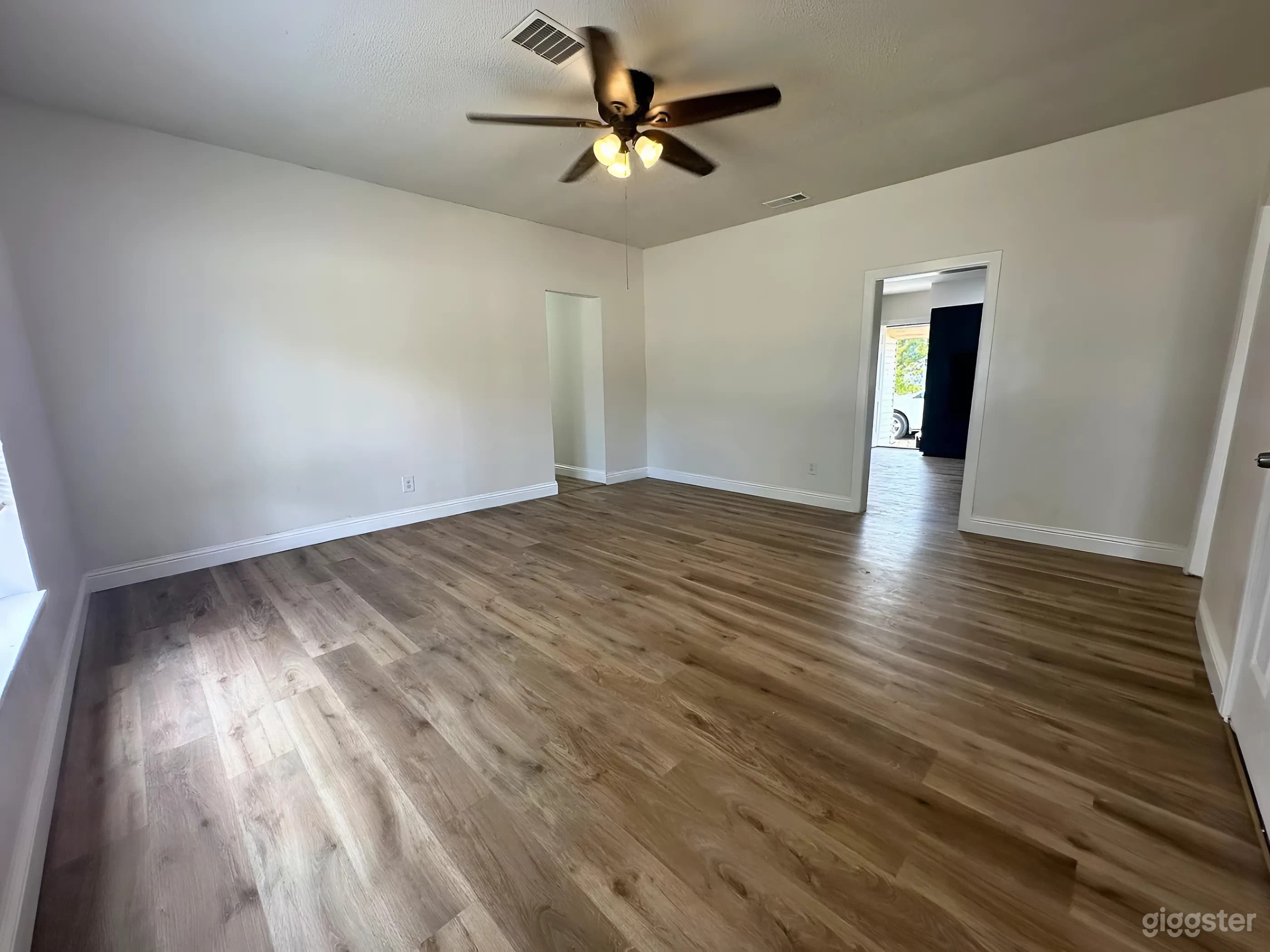 Newly Remodeled 3-Bed, 2-Bath Home with Brand-New Appliances &amp; HVAC System Photo 3