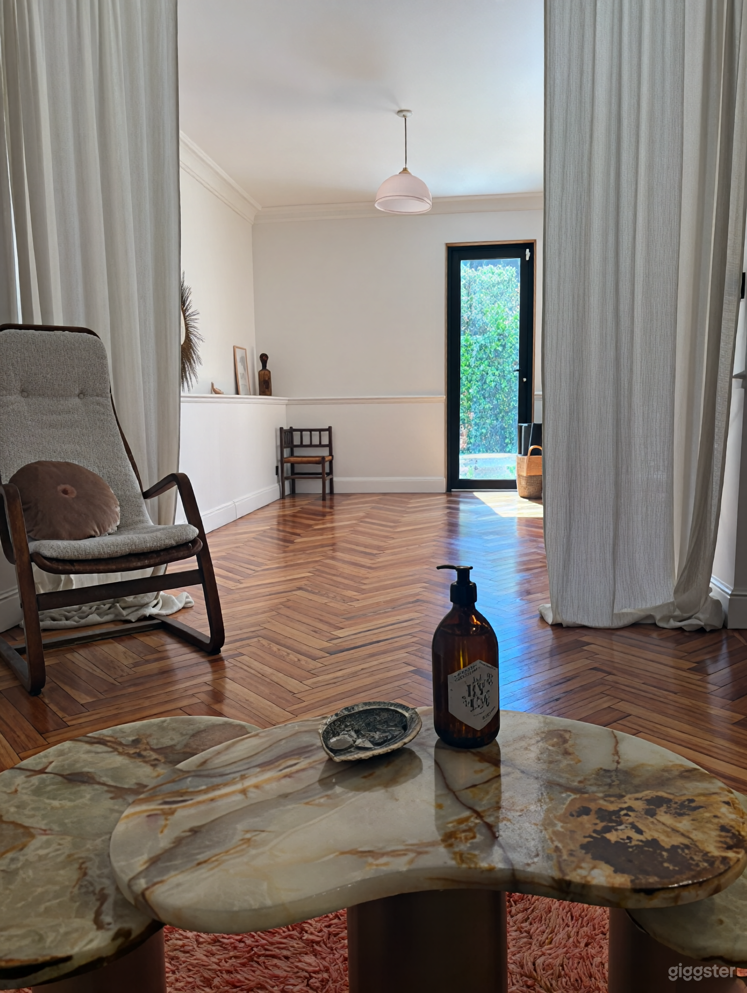 Photo de Élégante Maison en Pierre avec Jardin et Espaces Bien-Être 3