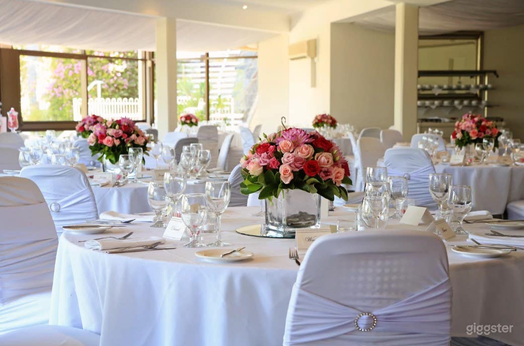 Burgundy Room Photo 4