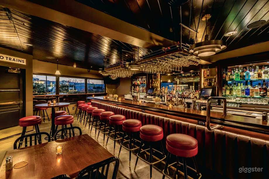 Mid-Century Cocktail Bar w/Kitchen &amp; Stage Photo 1