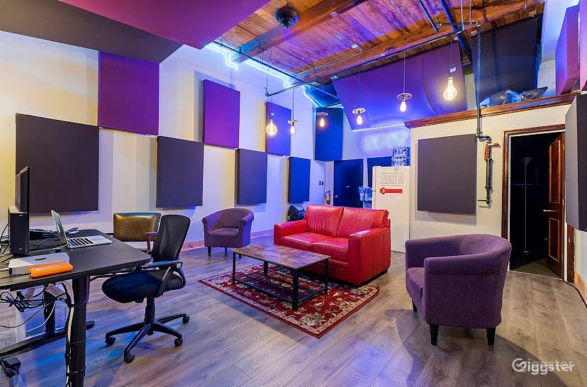 Music Recording Studio with a Vibe  Photo 1