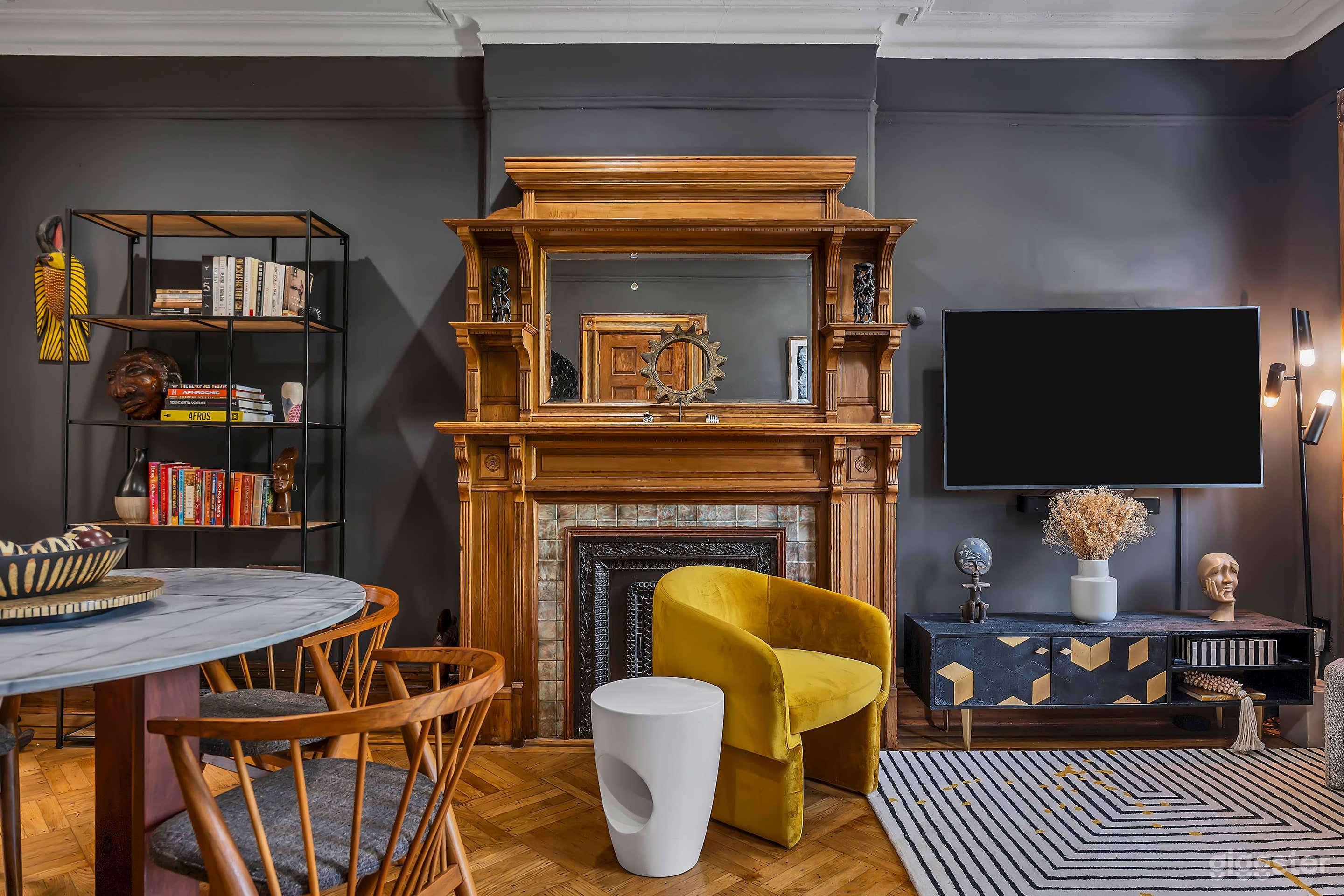 Brooklyn Brownstone One-Bedroom - Modern Style Photo 2