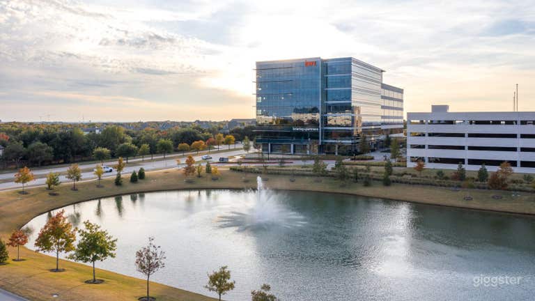 Stylish 10-Person Conference Room in Frisco, TX 