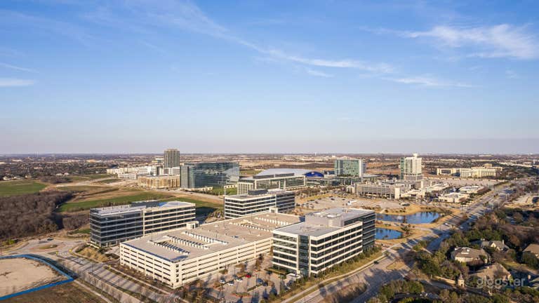  Stylish 10-Person Conference Room in Frisco, TX 