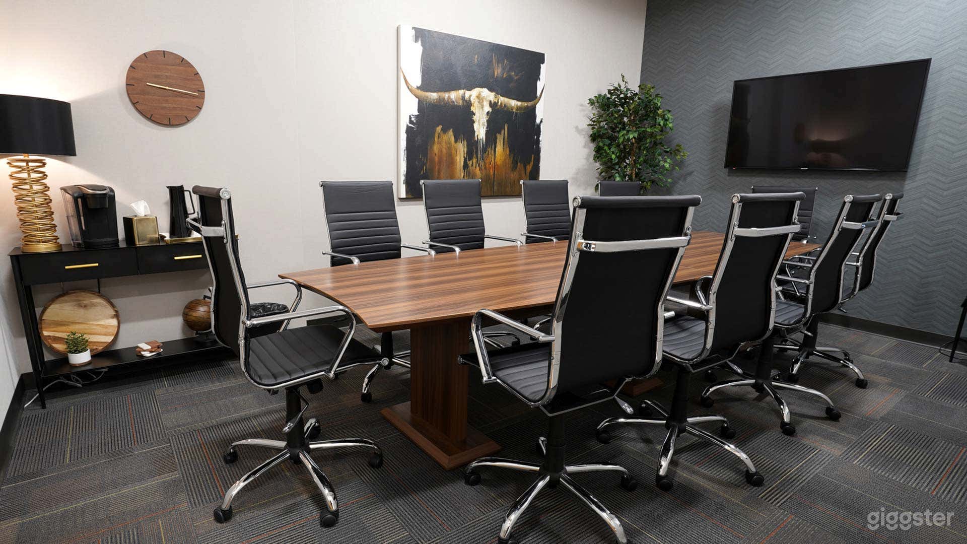 Stylish 10-Person Conference Room in Frisco, TX Photo 1
