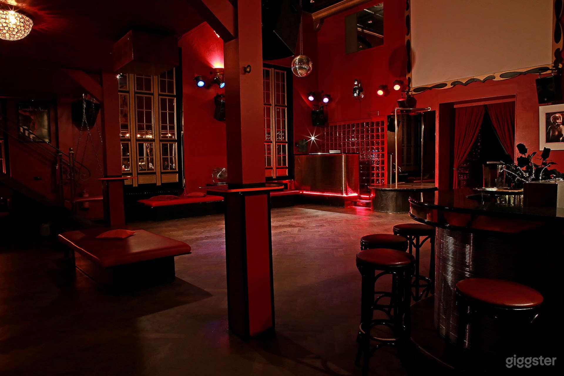 Historischer Ballsaal mit Berliner Club-Charakter Foto 3