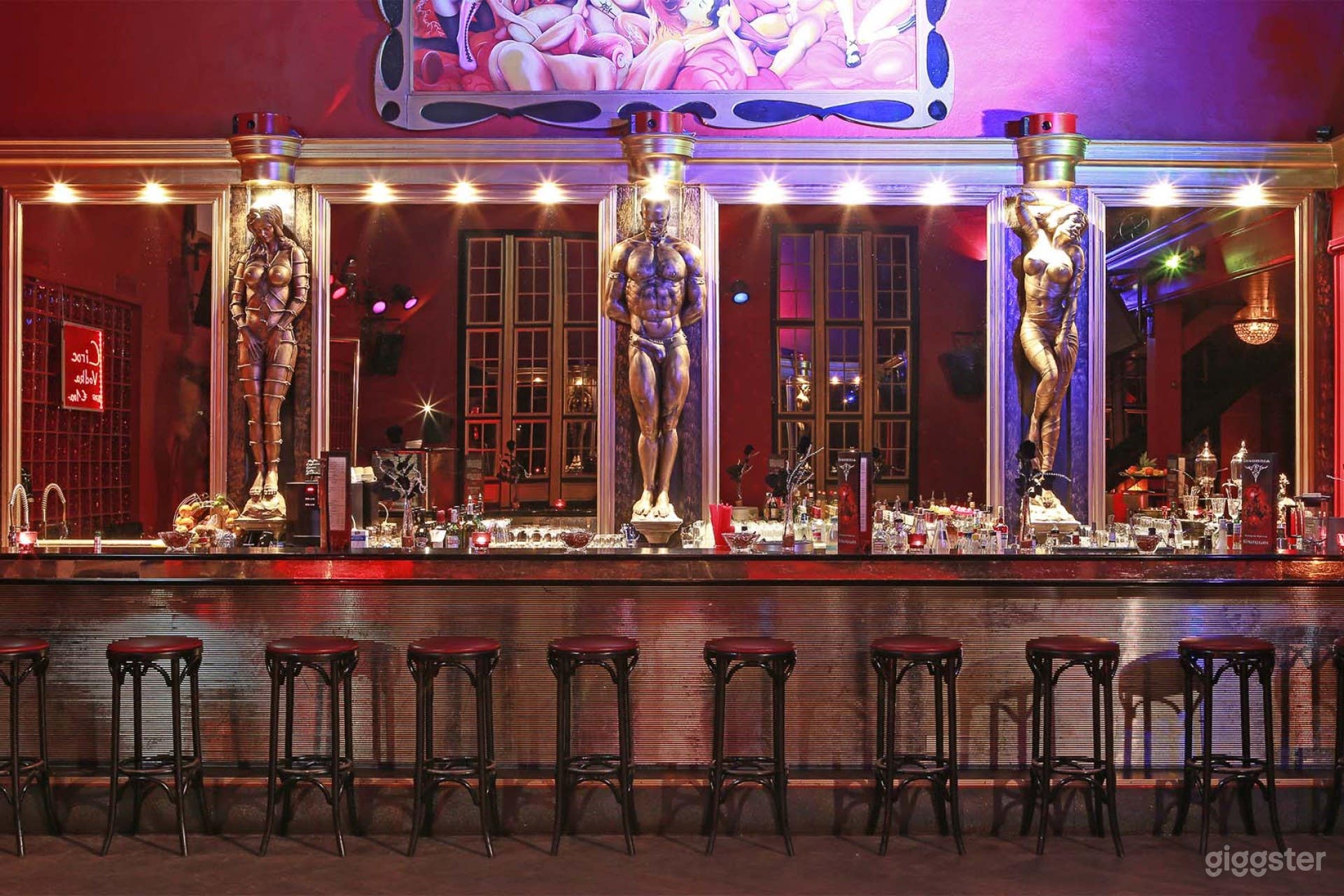 Historischer Ballsaal mit Berliner Club-Charakter Foto 1