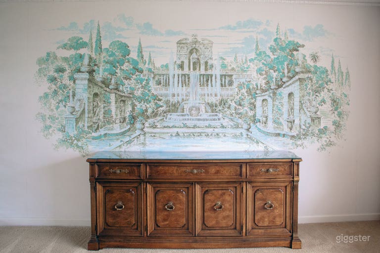  Unfurnished Retro Home with Mirror Bar, Wallpaper 