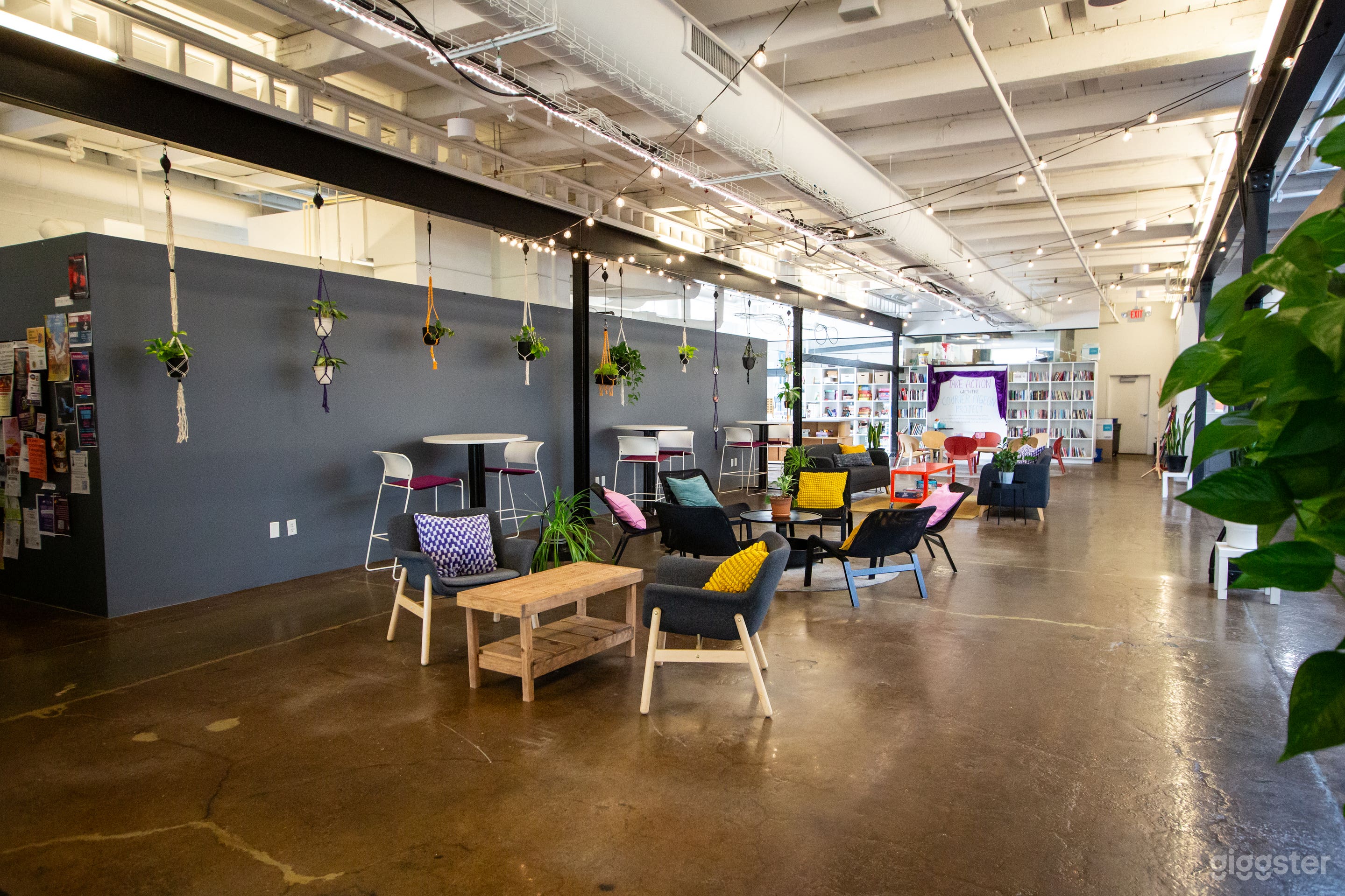 Cozy Lounge Space in Uptown Photo 3