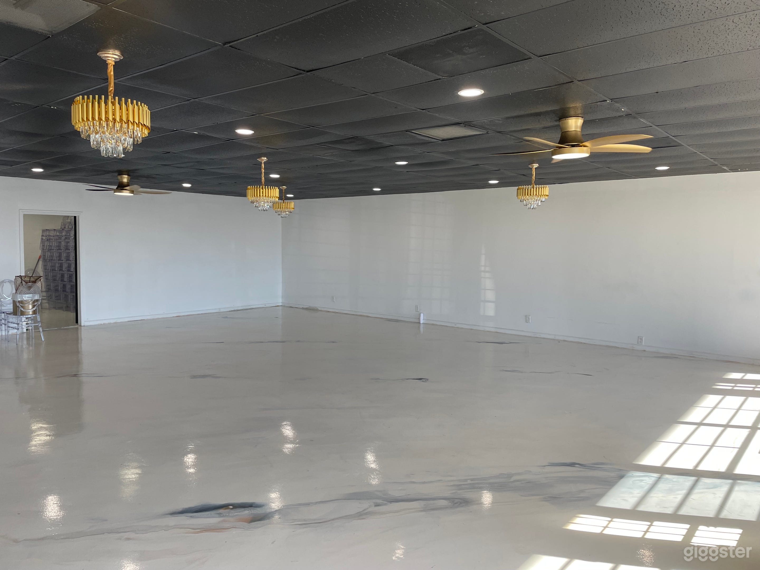 Luxurious Venue at best Rate Photo 2