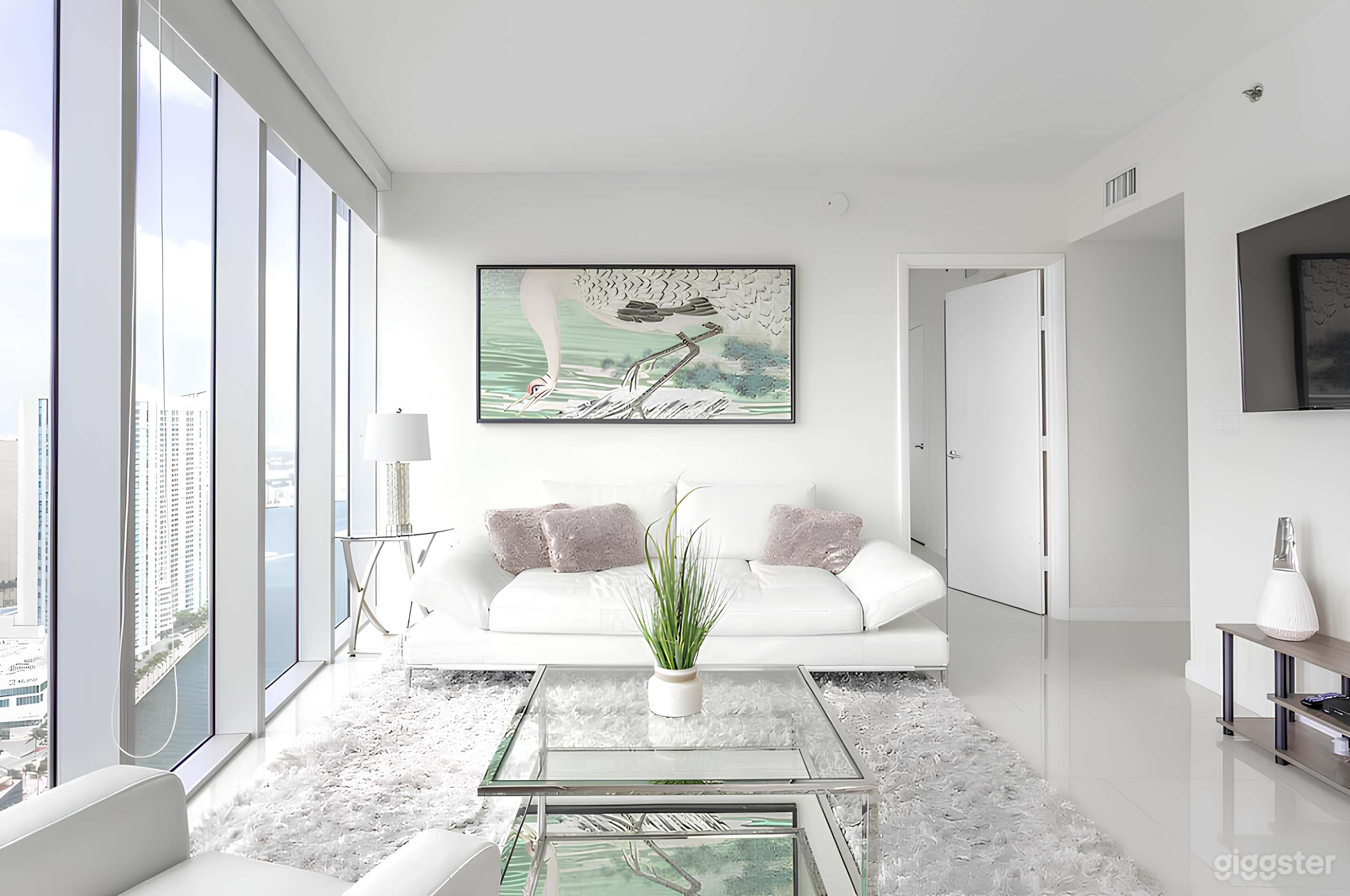 Minimalist Sky Residence with Panoramic Views Photo 3