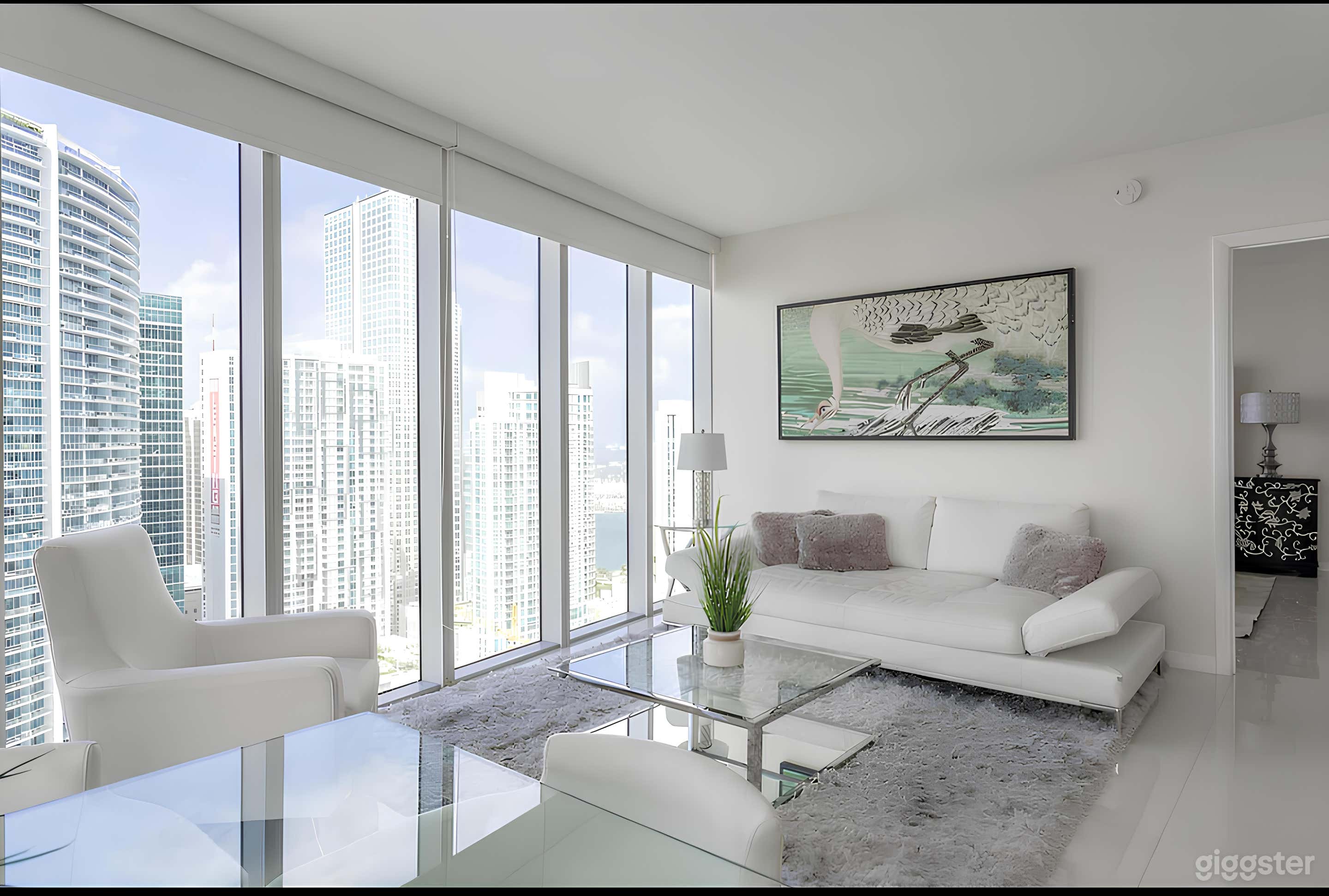 Minimalist Sky Residence with Panoramic Views Photo 2