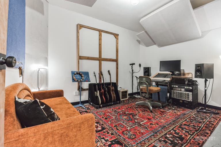  Gorgeous Music/Photo Studio, Curated Aesthetic 
