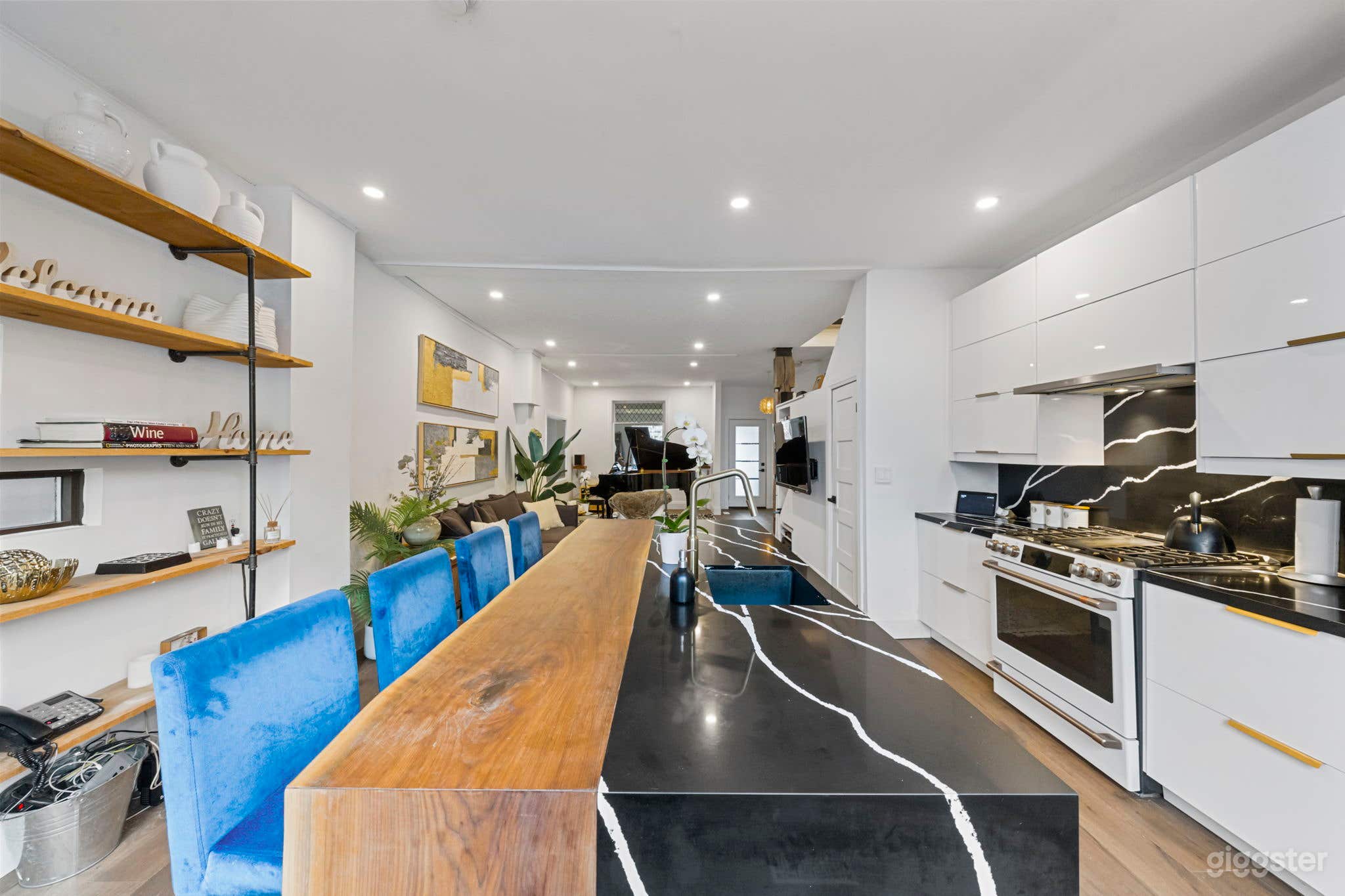 Contemporary family home with grand piano.  Photo 4