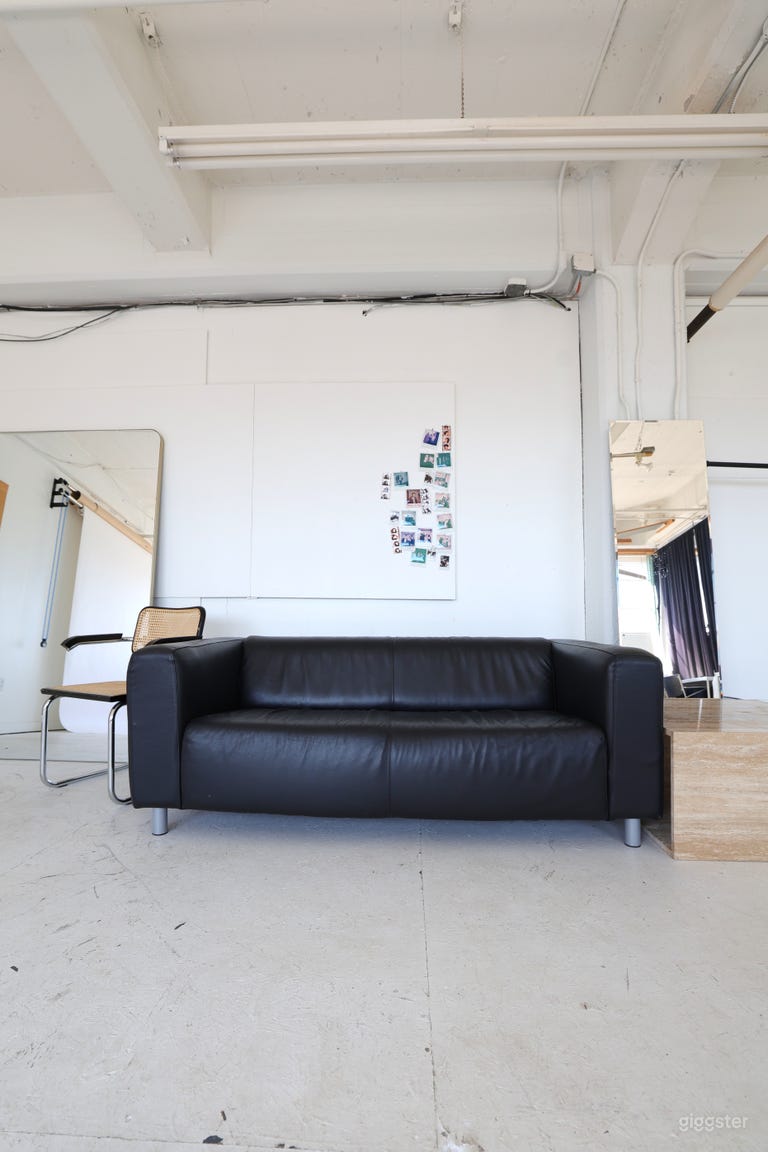  Estudio con Gran Luz Natural 