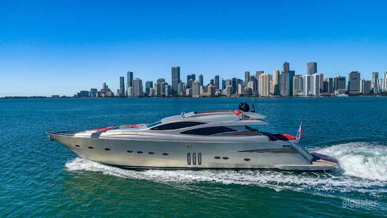  90' PERSHING YACHT 