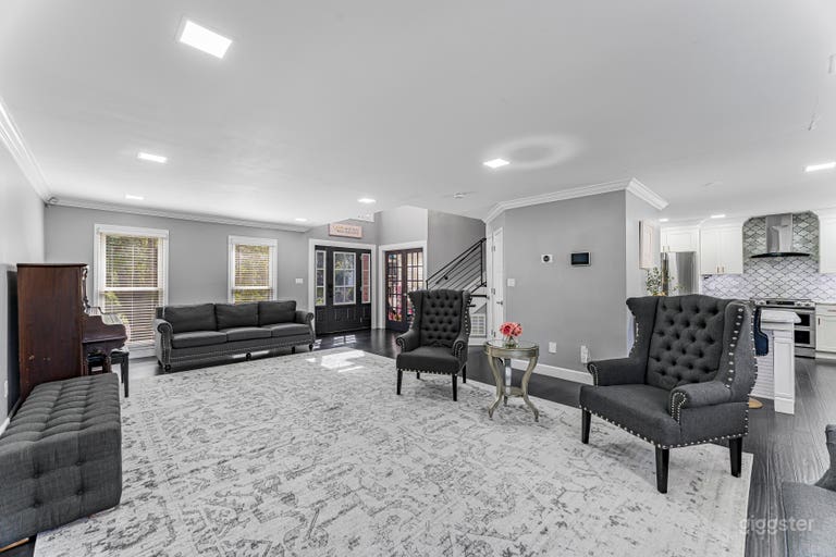  Upscale House with Pool in Backyard (Buyout) 