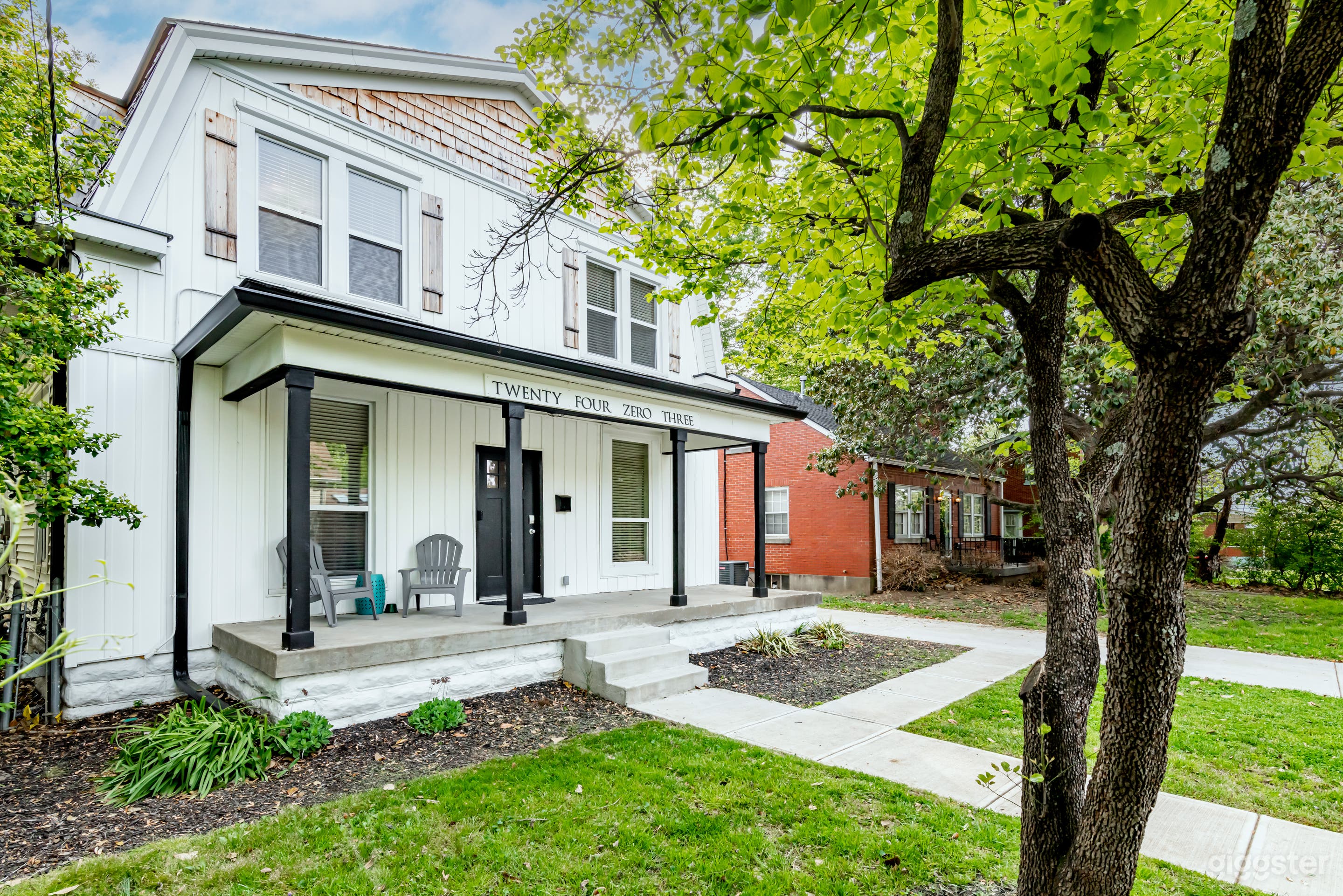 Fresh Farmhouse Near Historic Bardstown Road Photo 2