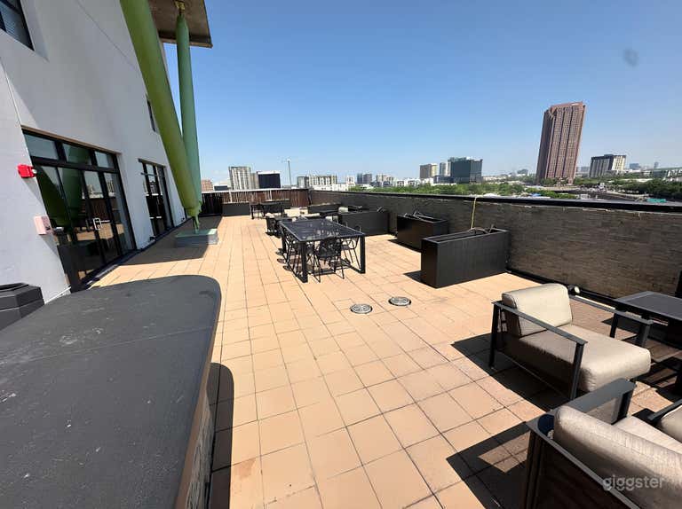  Rooftop Patio with an Amazing View of Downtown Dallas 