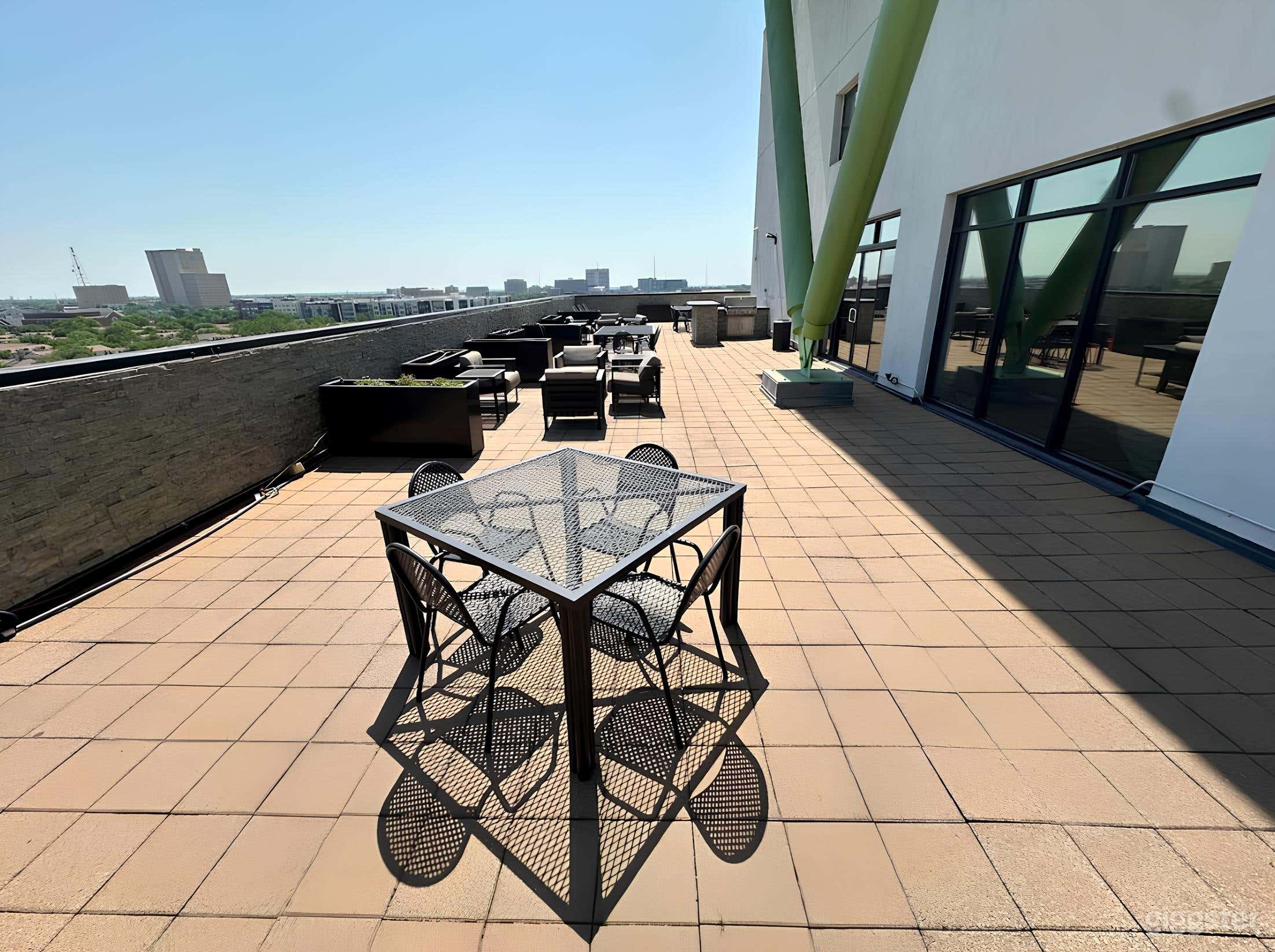 Rooftop Patio with an Amazing View of Downtown Dallas Photo 3